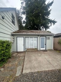 Building Photo - Cherry Ave Duplex