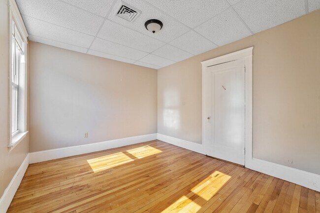 Building Photo - 141 Cambridge St