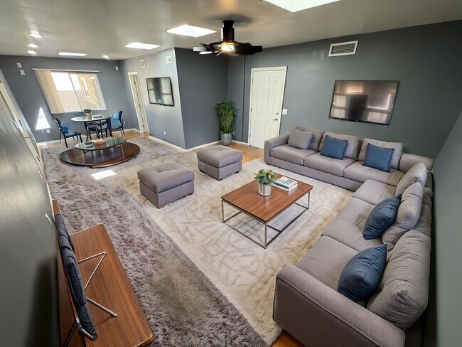 Building Photo - Beautiful eastside location