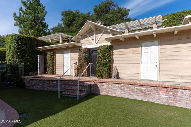 Building Photo - 750 Huntsdale Ct