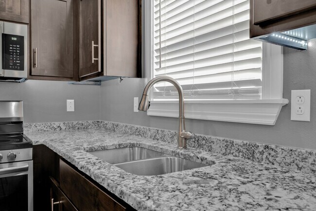 Building Photo - 3011 E 12th St