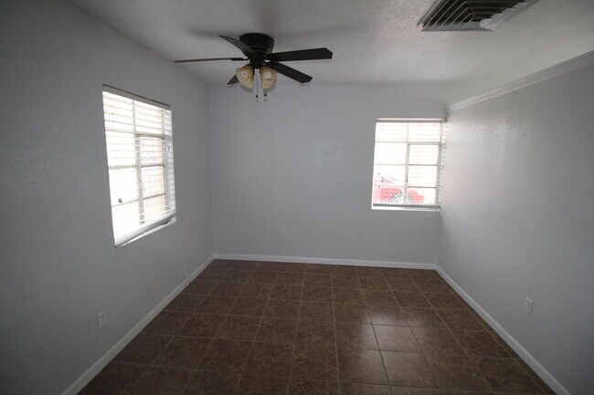 Building Photo - 8907 Old County Dr