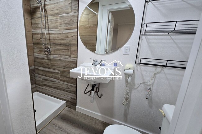 Building Photo - 503 N 12th St