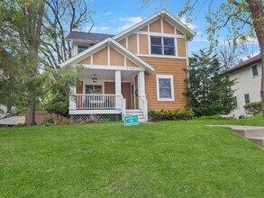 Building Photo - Spacious 4-Bed Gem with 3.5 Baths next to Minnehaha Creek