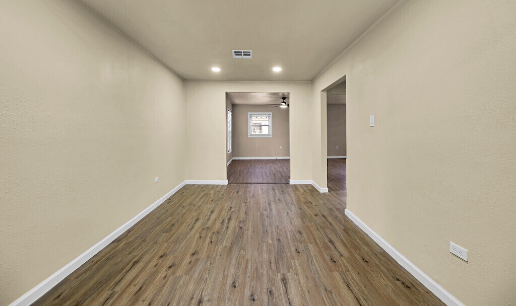 Building Photo - 3225 Edmond Ave