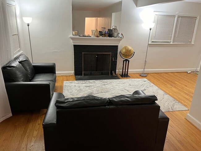 Building Photo - 1955 N Woodrow St