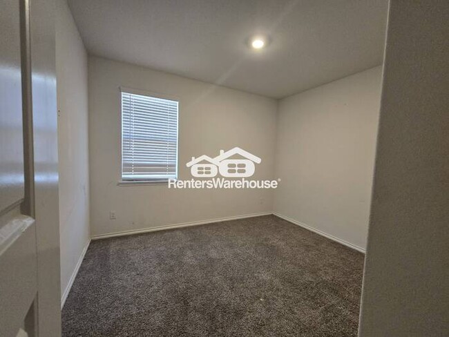 Building Photo - FOR RENT - MOVE IN READY - 4beds 2baths