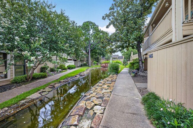 Building Photo - 9435 Pagewood Ln