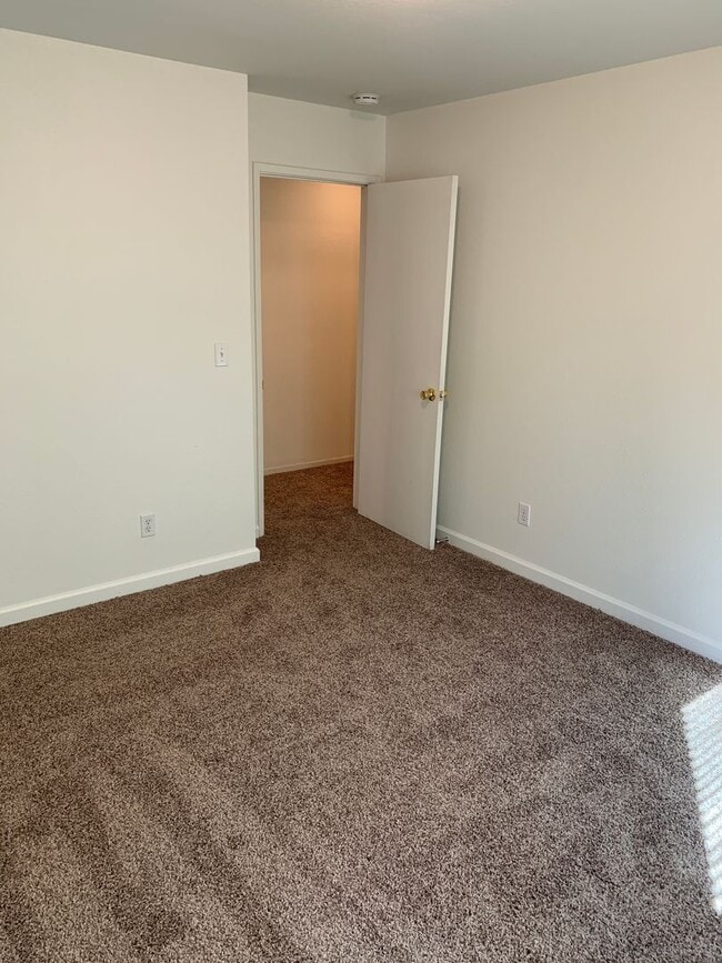 Building Photo - Beautiful 4 Bedroom 3 bath home in Merced!