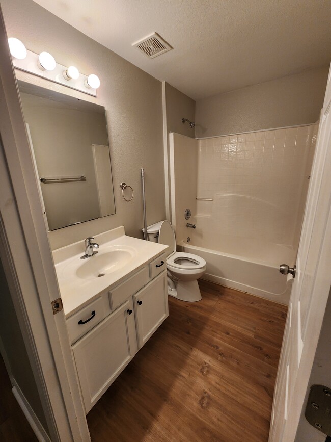 Building Photo - 4921 Fiske Cir