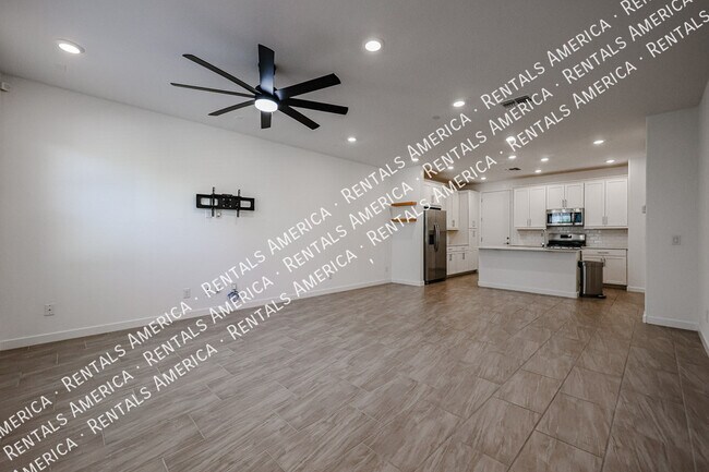 Building Photo - 4077 S Sabrina Dr