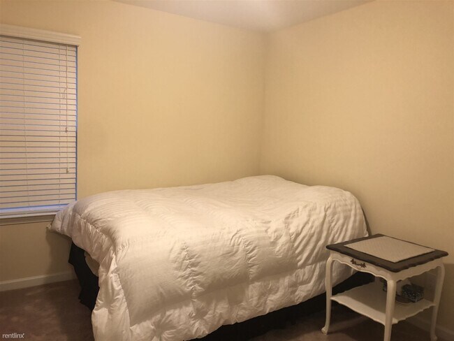Building Photo - 3 br, 2.5 bath Townhome - 108 Bella Place
