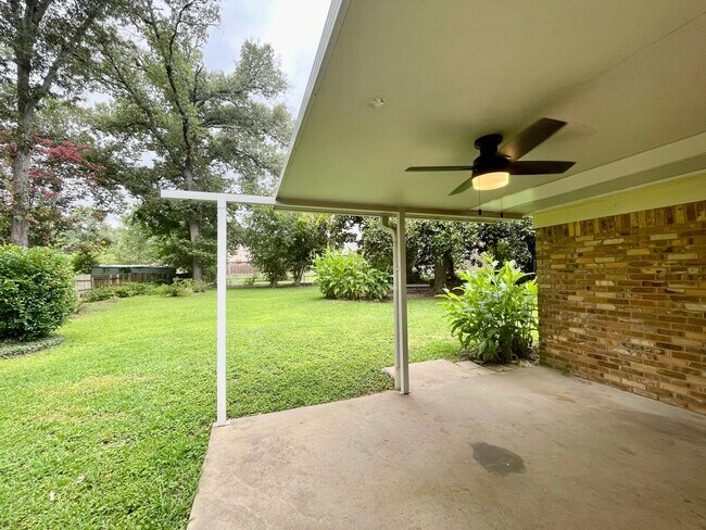 Building Photo - South Tyler! Beautifully Updated 3 Bedroom...
