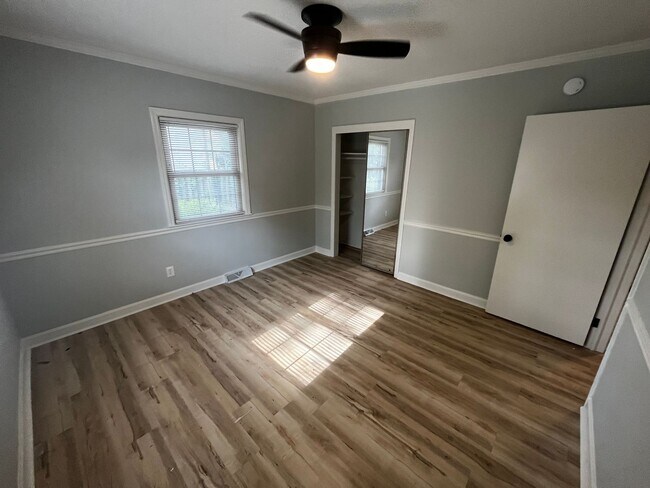 Building Photo - 5bd/2ba NEWLY remodeled brick ranch home. NO CATS.