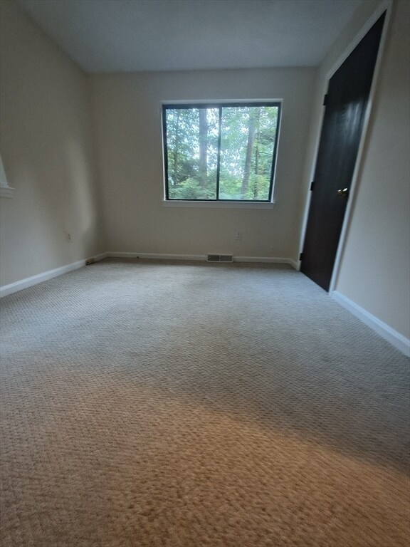 Building Photo - 16 Hundred Oaks Ln