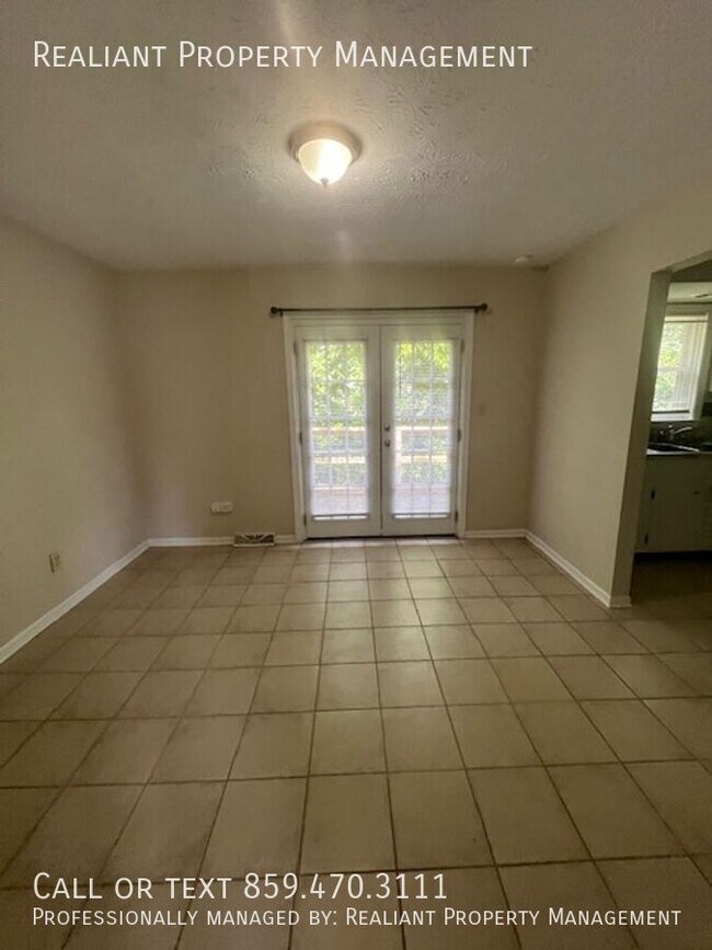 Building Photo - 457 Woodview Dr