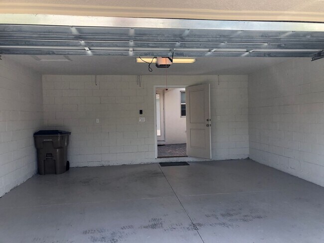Building Photo - 2674 Mead Ave