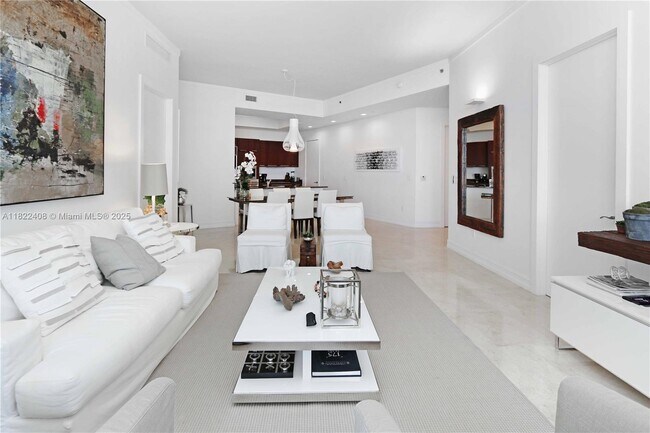 Building Photo - 15901 Collins Ave