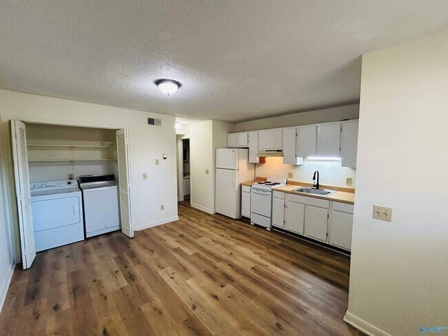 Building Photo - 31 1st Terrace