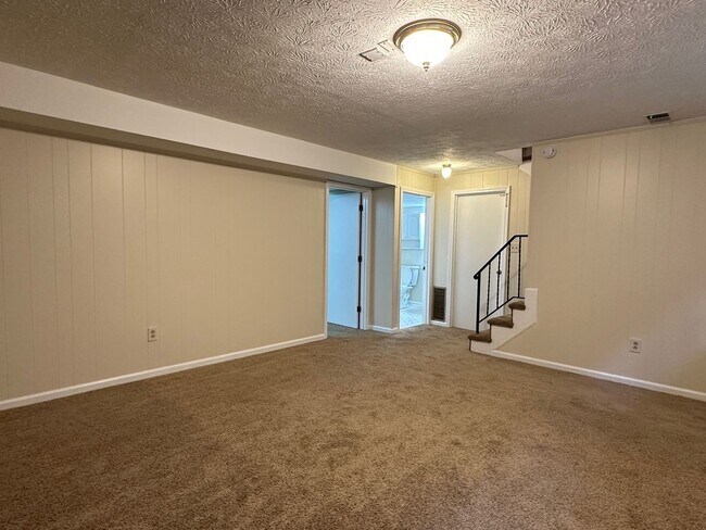 Building Photo - Beautiful House in Tates Creek! 3 BR, 2.5 ...