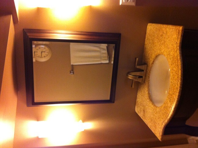 Building Photo - 7015 Sutherland Ave