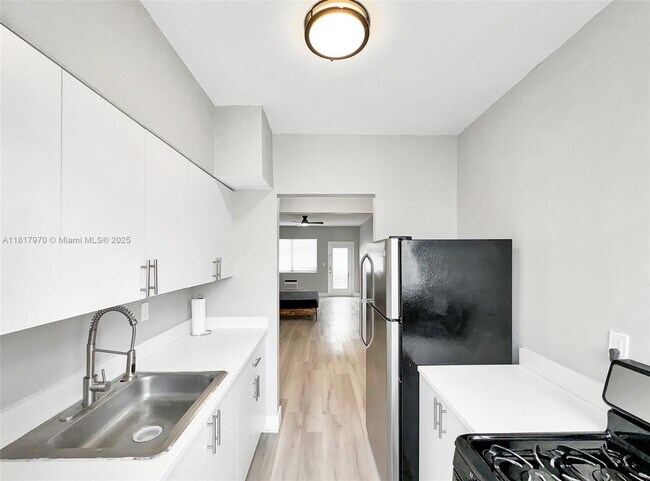 Building Photo - 934 Meridian Ave