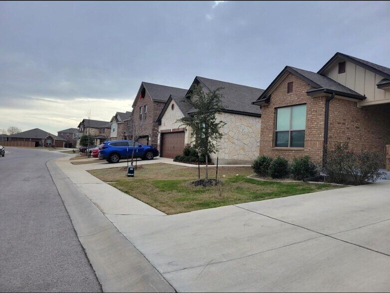 Building Photo - 405 Kaden Prince Dr