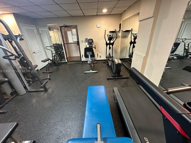 Building Photo - 2450 NE 135th St