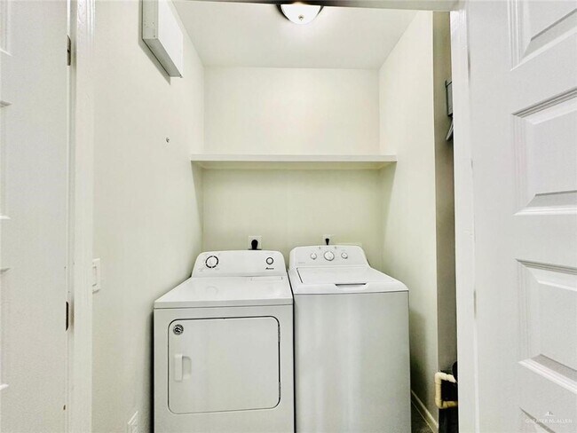 Building Photo - 4701 Mulberry Ave