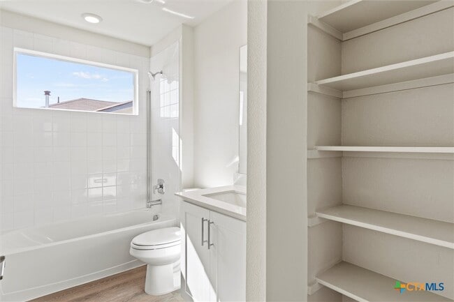 Building Photo - 530 Wilshire Rd