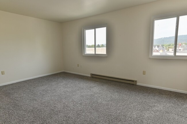 Building Photo - Townhouse in Highspire
