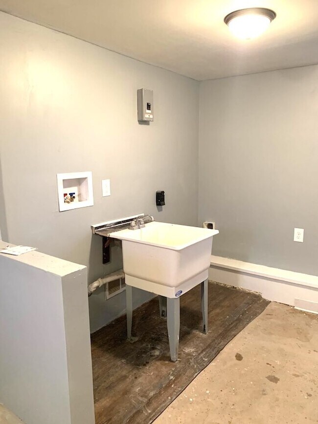 Building Photo - Shelby Schools, country ranch with garage