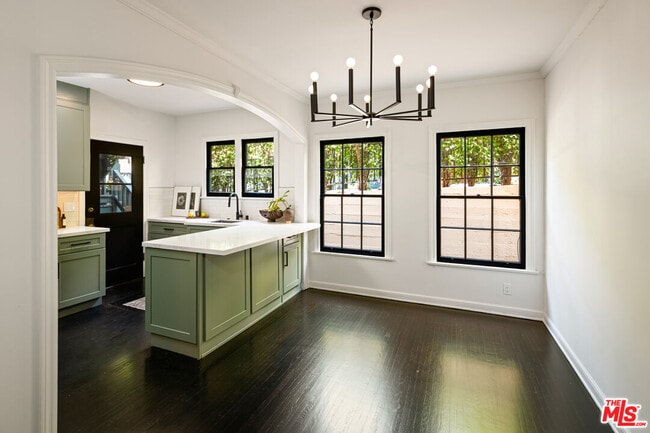 Building Photo - 1954 Hillcrest Rd