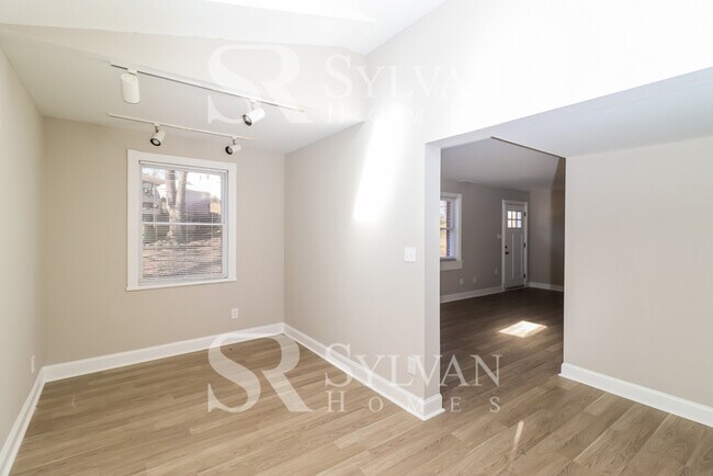 Building Photo - Updated 3BR home in Crownsville available now!