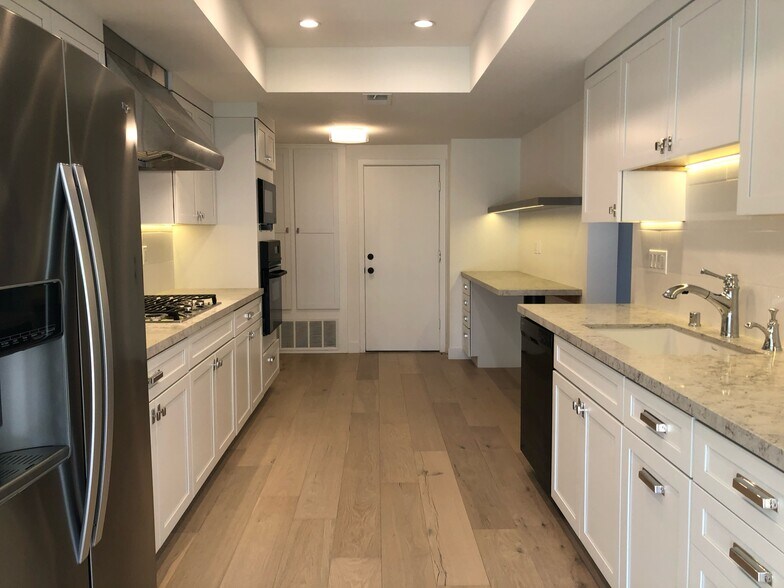 Kitchen/Garage entrance - 1546 Michael Ln