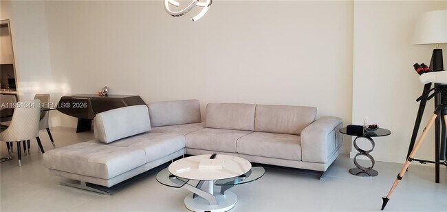 Building Photo - 18975 Collins Ave