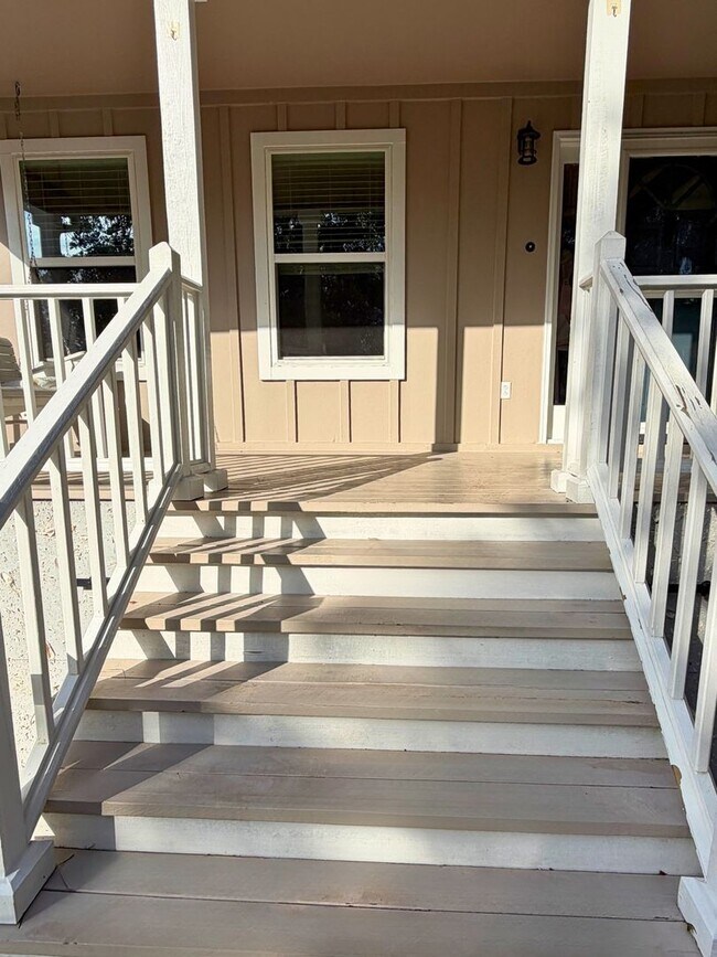 Building Photo - Spacious 4 Bedroom, 2.5 Bath Home with Stunning Marsh Views