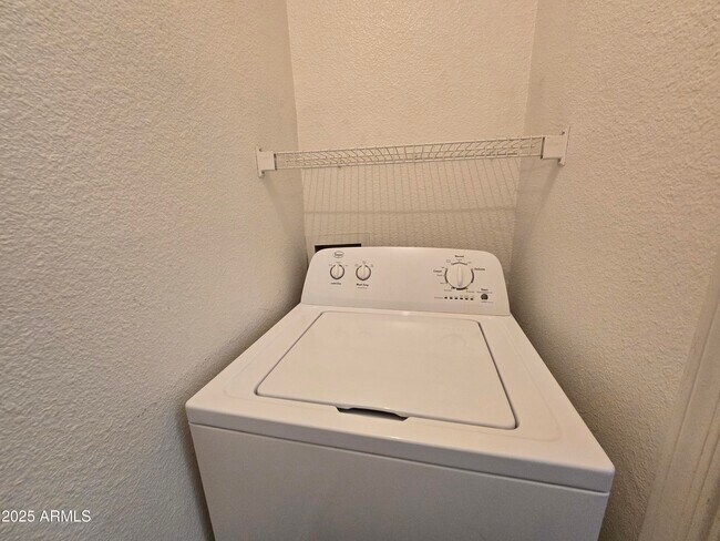 Building Photo - 5345 E Van Buren St