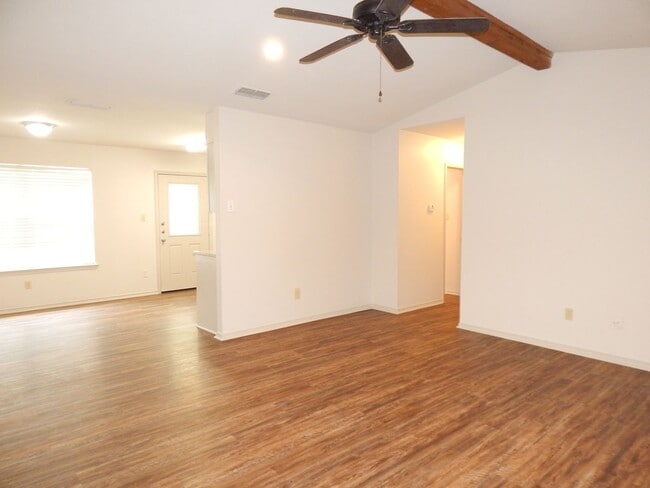 Building Photo - Whitehouse ISD! Lovely 3 Bedroom, 2 Bath Home