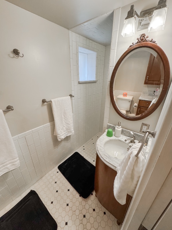 Building Photo - 835 Ouray Ave