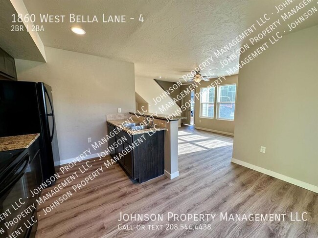 Building Photo - 1860 W Bella Ln