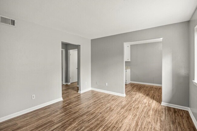Building Photo - Two Bedroom Apartment on Blairstone Road