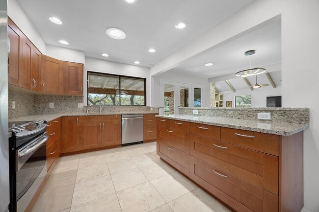 Building Photo - 11532 Spicewood Pkwy