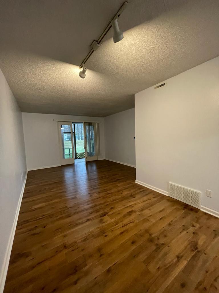 Building Photo - 4803 Foxwood Dr S