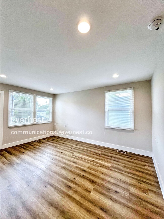 Building Photo - 1730 17th Ave N