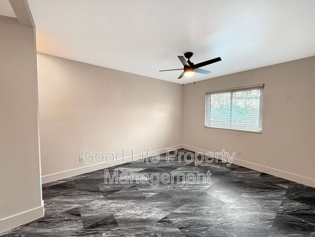 Building Photo - 3030 Alta View Dr