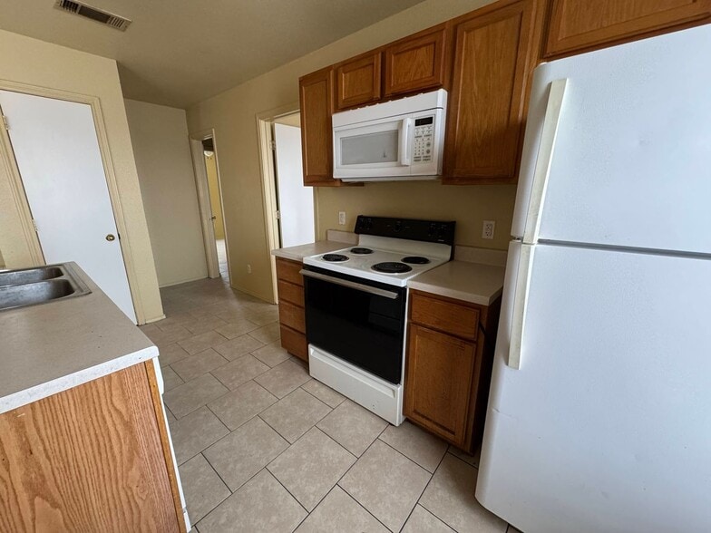 Building Photo - 5702 Greengate Dr