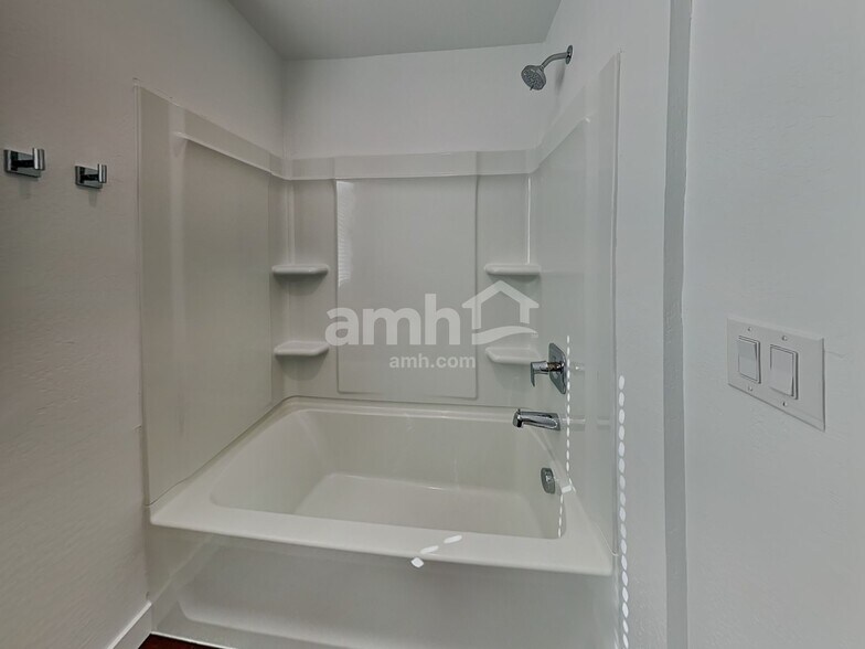 Building Photo - 2128 W Alicia Dr