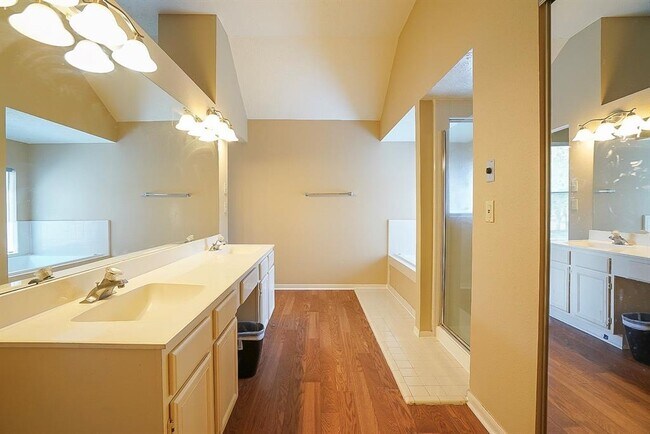 Building Photo - 1246 Manchester Cir