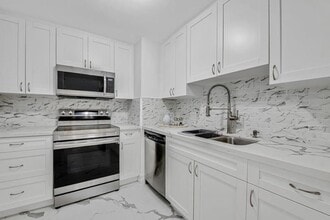 Building Photo - 5600 N Flagler Dr